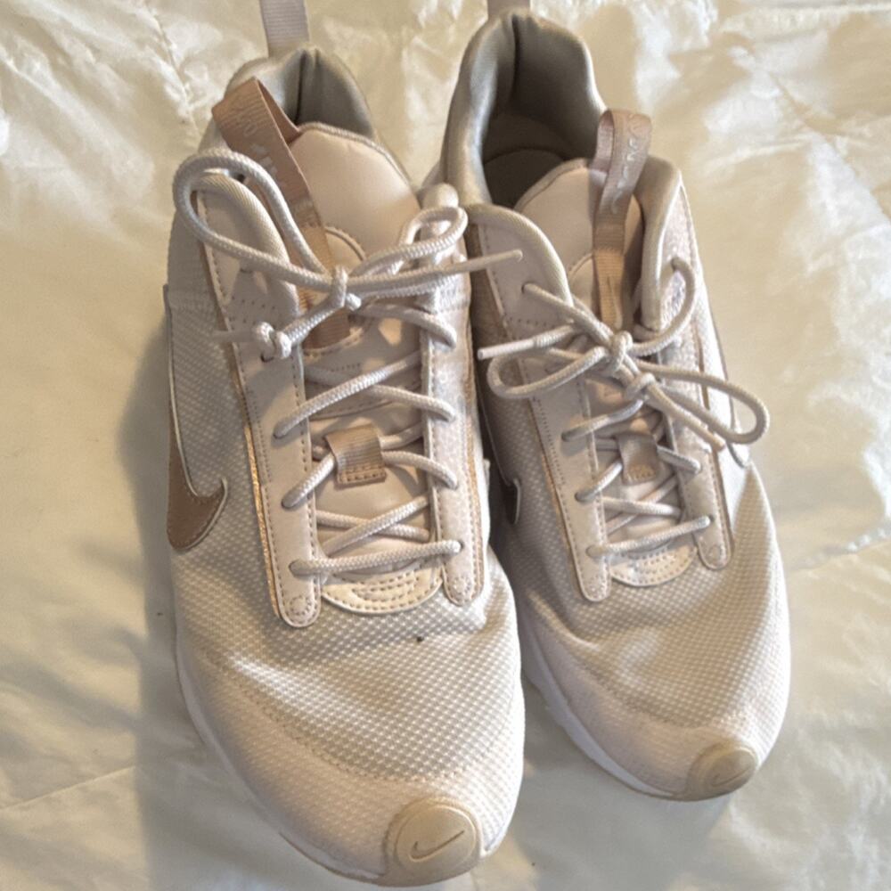 Nike Air Max Women's Beige White Mesh Lightweight Athletic Sneakers DZ7186-600